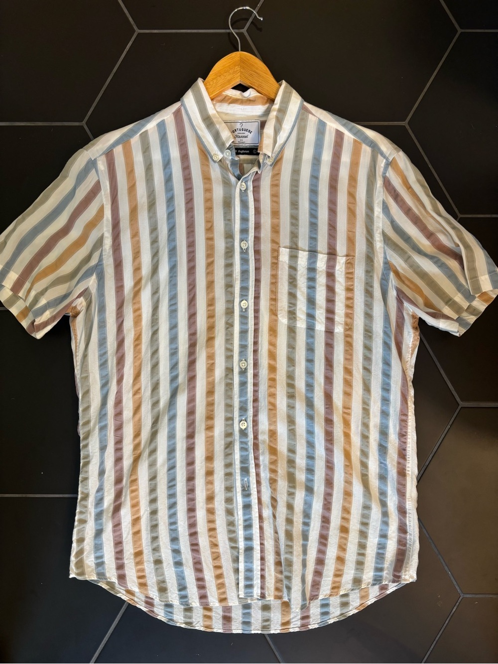 Casual Short-Sleeve Button-Down Shirt in Blue, Brown & Cream